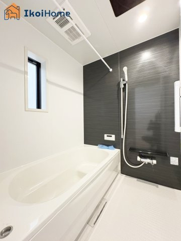 神戸市西区王塚台第6　4号棟　新築戸建の浴室|【ホームページに現地動画掲載中】●年中無休：当日予約可●足を伸ばしてご入浴いただける広々とした浴槽♪