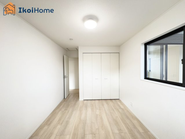 神戸市西区王塚台第6　4号棟　新築戸建の寝室|【ホームページに現地動画掲載中】●年中無休：当日予約可●２倍の断熱効果がある全居室ペアガラス標準装備