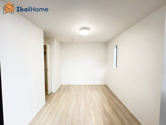 神戸市西区王塚台第6　4号棟　新築戸建の内装|【ホームページに現地動画掲載中】●年中無休：当日予約可●木目の落ち着いたフローリング採用！