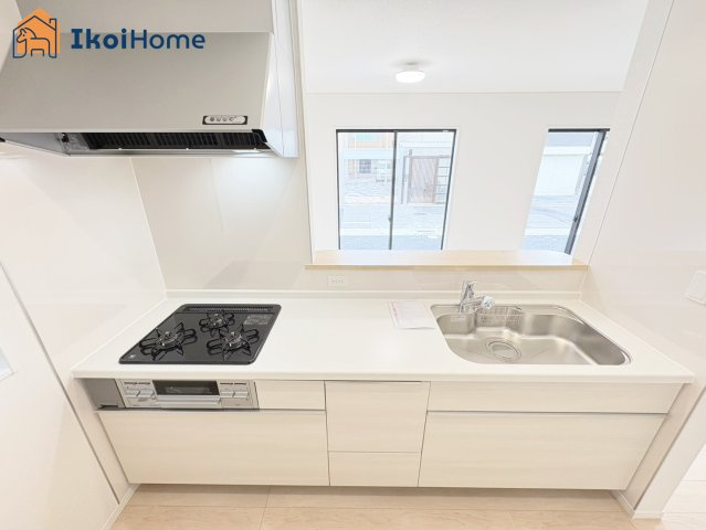 神戸市西区王塚台第6　4号棟　新築戸建のキッチン|【ホームページに現地動画掲載中】●年中無休：当日予約可●人気の対面キッチン♪調理スペースもゆったり！