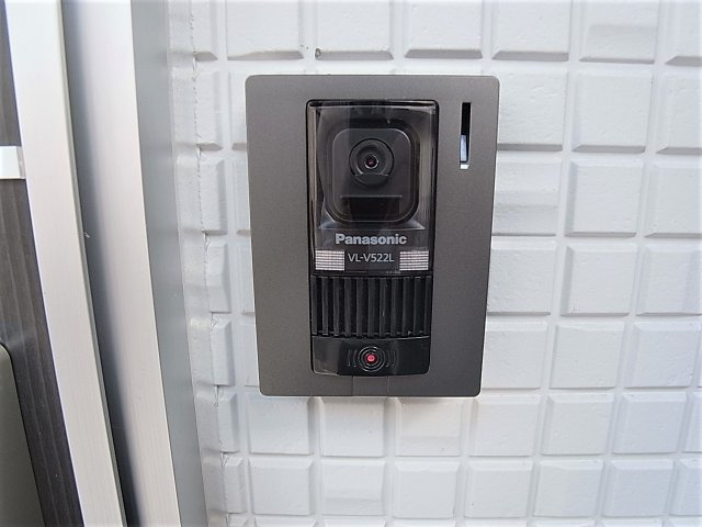 あんしん上沢駅のエントランス|モニターフォンで顔が分かり安心です