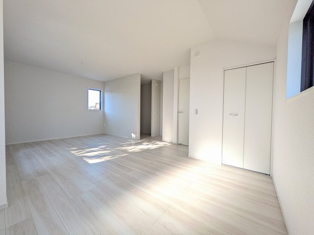 八王子市　緑町　新築一戸建て　９期の寝室|～2階15.2帖の主寝室　間仕切りをすれば9.7帖・5.5帖の洋室2部屋にも対応可能です～