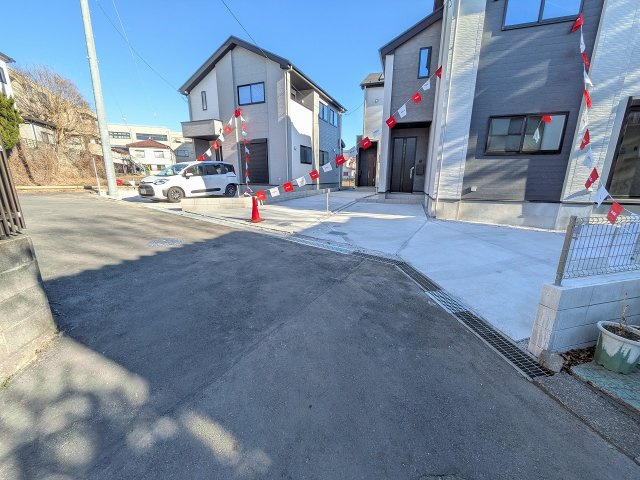八王子市　緑町　新築一戸建て　９期の前面道路含む現地写真|～西側4ｍ道路に面しています～