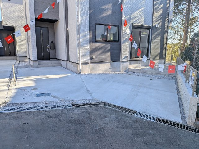 八王子市　緑町　新築一戸建て　９期の駐車場|～並列2台駐車可能カースペース付き　※車種による～