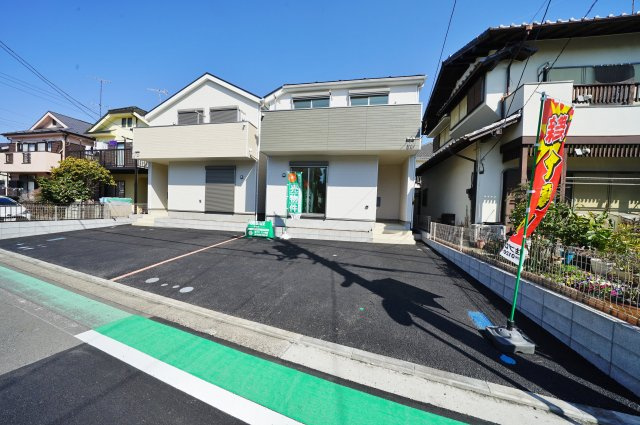 【ちょうどいい暮らし宮沢2丁目】南側公道×並列2台駐車可｜18帖超LDKの開放感ある新築戸建★仲介手数料無料★の外観|シンプルで飽きのこないデザインの外観。落ち着いた住宅街に馴染みつつも存在感があり、長く愛着を持って住み続けられる一邸です。