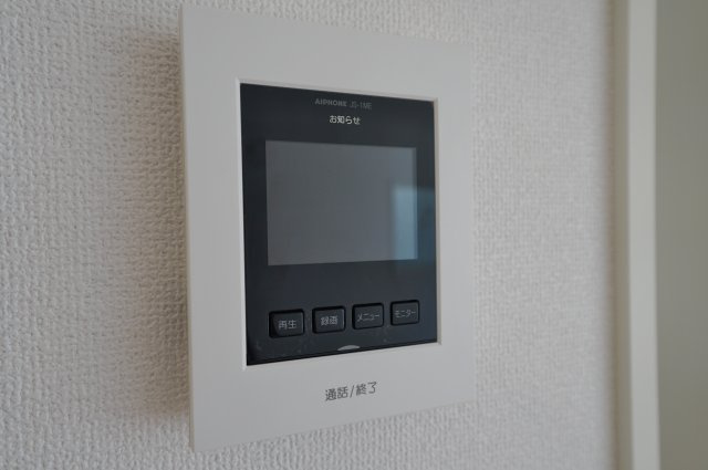 【ちょうどいい暮らし宮沢2丁目】南側公道×並列2台駐車可｜18帖超LDKの開放感ある新築戸建★仲介手数料無料★のセキュリティ|来訪者の顔を確認できるTVモニター付きインターフォン。防犯面にも配慮された設備です。