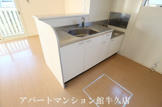 グランド メゾン Bのキッチン|対面カウンターキッチン（浄水器付）