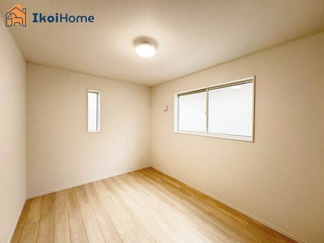 神戸市西区王塚台第6　5号棟　新築戸建の子供部屋|【ホームページに現地動画掲載中】●年中無休：当日予約可●2階洋室です。二面採光の明るい空間です！