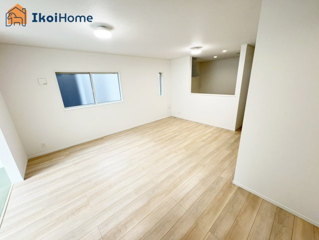 神戸市西区王塚台第6　5号棟　新築戸建の居間・リビング|【ホームページに現地動画掲載中】●年中無休：当日予約可●リビングは長方形で家具を配置しやすい間取り。