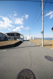 【前面道路含む現地写真】