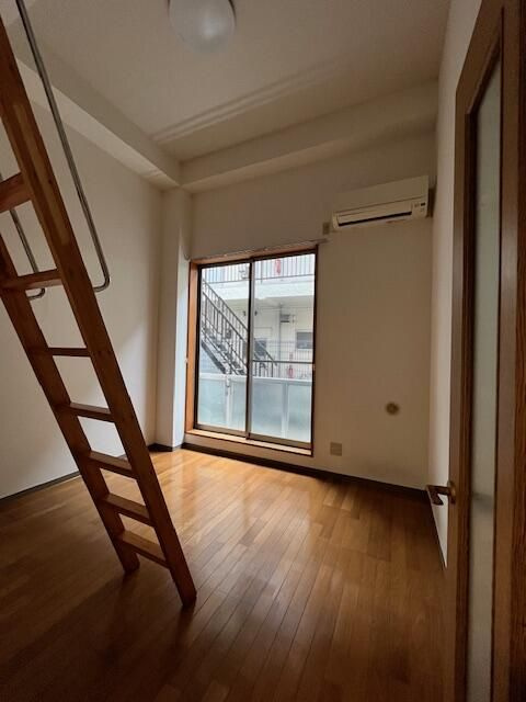 ハイツ市川の洋室