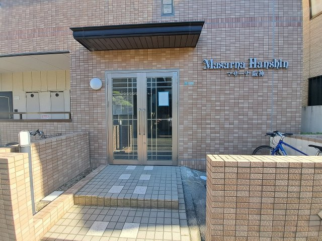 マサーナ阪神のエントランス
