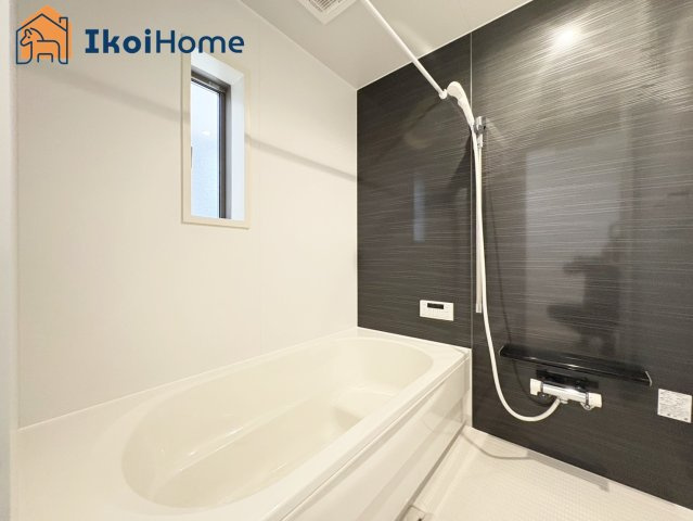 神戸市西区王塚台第6　1号棟　新築戸建の浴室|【ホームページに現地動画掲載中】●年中無休：当日予約可●足を伸ばしてご入浴いただける広々とした浴槽♪