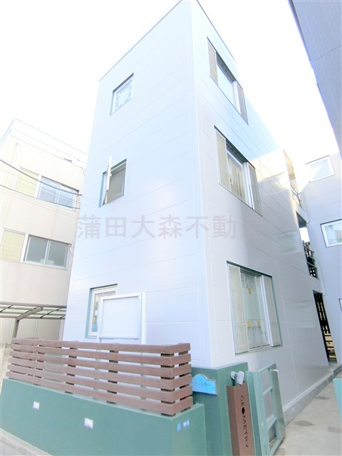 ヂオメトリーの外観|2002年1月築　鉄骨造地上3階建て総戸数6戸
東京都大田区大森北4丁目　JR京浜東北線大森駅徒歩6分