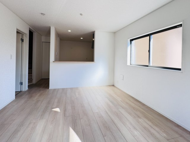 三郷市彦成１丁目新築戸建（彦成第６）の居間・リビング|15.62帖リビングダイニングキッチン