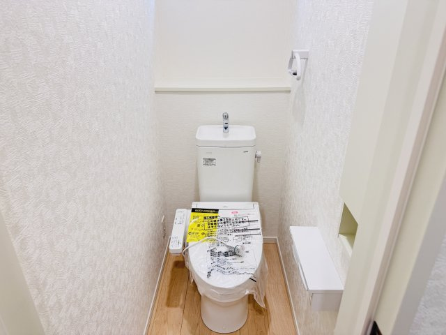 三郷市彦成１丁目新築戸建（彦成第６）のトイレ|温水洗浄暖房便座つきトイレ