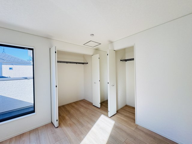 三郷市彦成１丁目新築戸建（彦成第６）の収納|8.5帖寝室収納・クローゼット２つでたっぷり収納♪