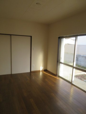 【居間・リビング】 | 上祖師谷3丁目貸家/倉庫/駐車場付