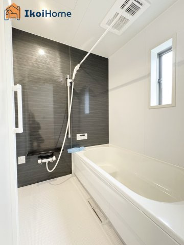 神戸市西区王塚台第6　7号棟　新築戸建の浴室|【ホームページに現地動画掲載中】●年中無休：当日予約可●足を伸ばしてご入浴いただける広々とした浴槽♪