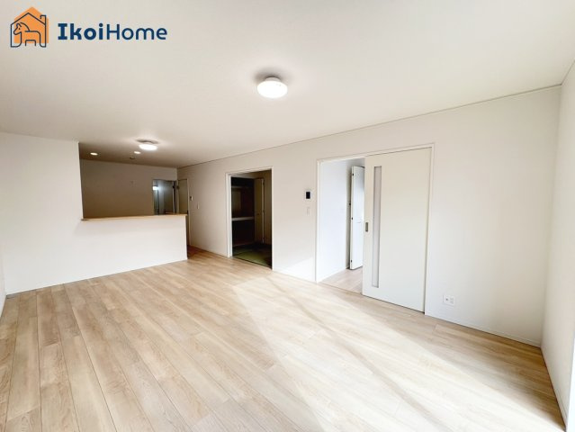 神戸市西区王塚台第6　7号棟　新築戸建の居間・リビング|【ホームページに現地動画掲載中】●年中無休：当日予約可●リビングは長方形で家具を配置しやすい間取り。