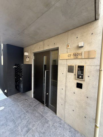 ジーイートワのエントランス