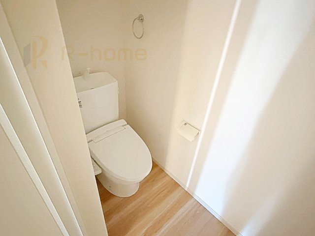 ひたちなか市高場6期　新築戸建て　2号棟のトイレ|温水洗浄便座付きのトイレ。
トイレが２ヵ所設置で朝の忙しい時間でも安心です。