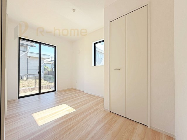 ひたちなか市高場6期　新築戸建て　2号棟の洋室|1階洋室はゲストルーム、キッズスペースとしても利用可能♪
開放してリビングと繋げればゆとりの大空間！