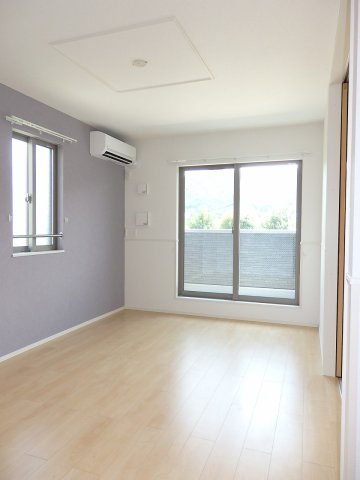 サニーブライト原野の居間・リビング|ゆったりとした居間です