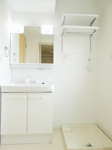 アメニティ　イーストの洗面所|広い洗面スペース