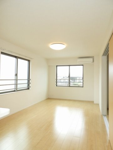 アメニティ　イーストの居間・リビング|使いやすい居間です