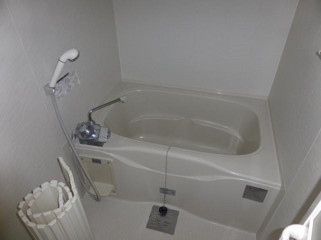 ディアハイム江波の浴室|コンパクトで使いやすいお風呂です