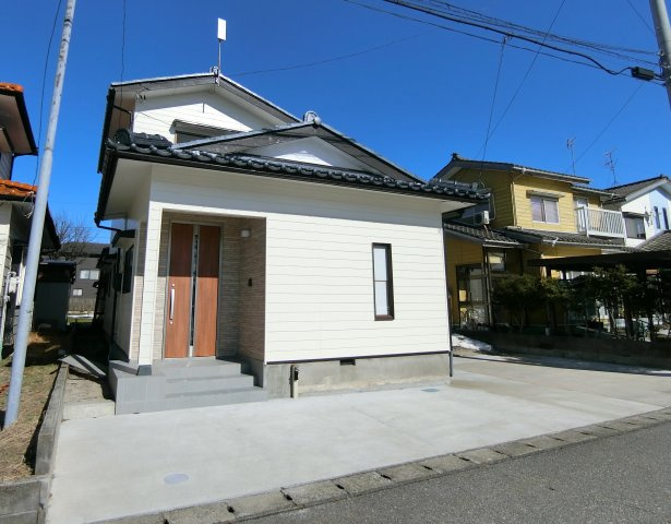 新発田市山崎の外観