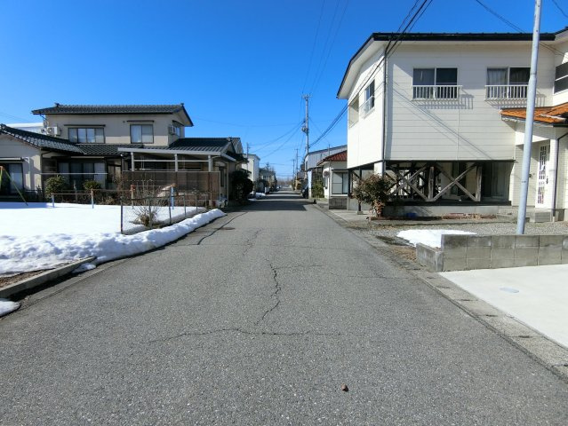 新発田市山崎の前面道路含む現地写真