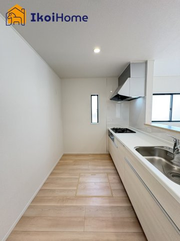 神戸市西区王塚台第6　8号棟　新築戸建のキッチン|【ホームページに現地動画掲載中】●年中無休：当日予約可●同色のカップボードの設置なども承っております