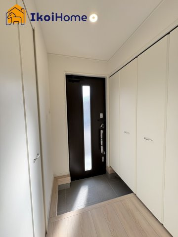 神戸市西区王塚台第6　8号棟　新築戸建の玄関|【ホームページに現地動画掲載中】●年中無休：当日予約可●玄関には大きなシューズボックスが完備♪