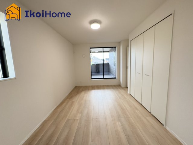 神戸市西区王塚台第6　8号棟　新築戸建の寝室|【ホームページに現地動画掲載中】●年中無休：当日予約可●カーテン・カーテンレール未設置。ご相談下さい