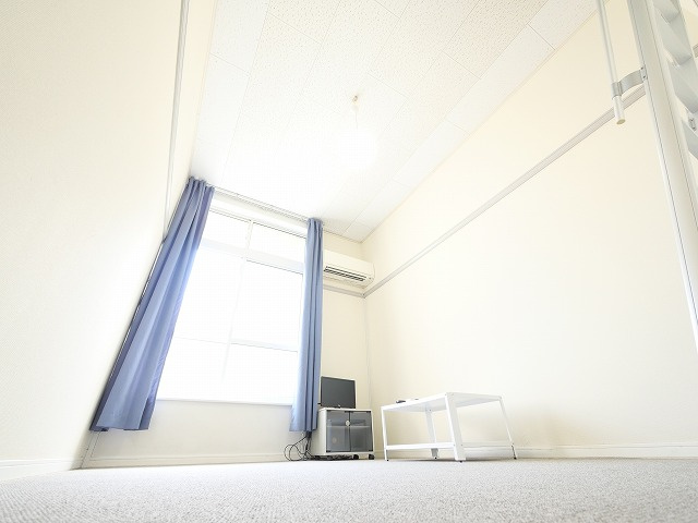 レオパレス古都の洋室|使い勝手のいい洋室です