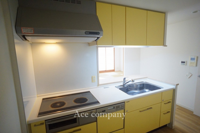 【キッチン】 | リバーガーデン平野駅前ECO | 食洗機付きのシステムキッチン。現況はIHコンロです。
