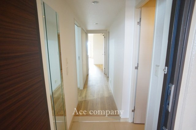 【玄関】 | リバーガーデン平野駅前ECO | ミラー付き☆段差の少ない玄関ホールです♪