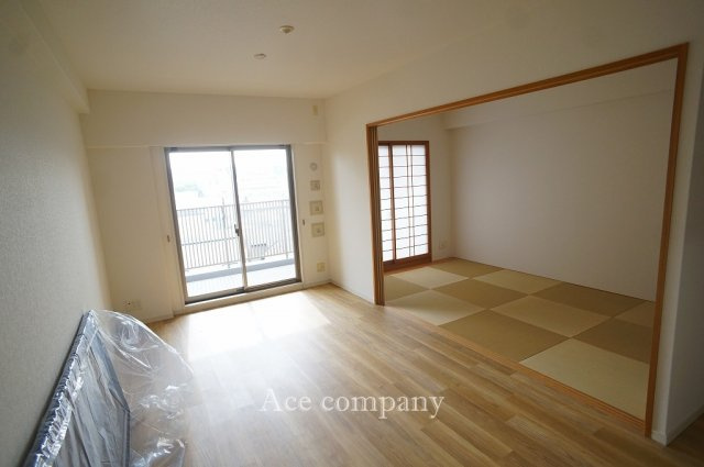 【居間・リビング】 | リバーガーデン平野駅前ECO | 【LDK：約14.4帖】