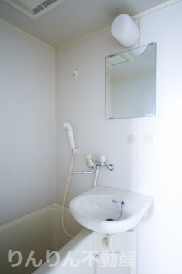 【洗面所】 | 昭和ハイツ | 忙しい朝には欠かせない洗面所です