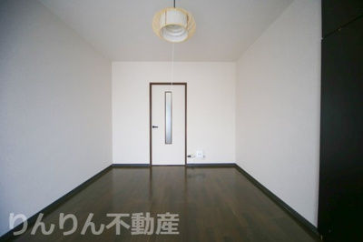 【洋室】 | 昭和ハイツ | 落ち着いた色調の洋室です