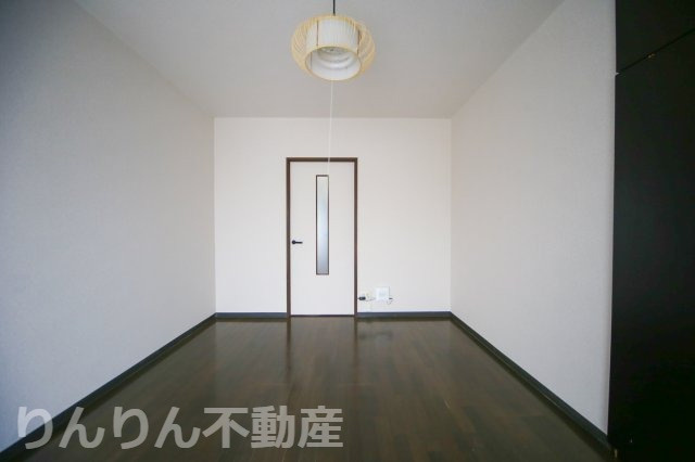 【洋室】 | 昭和ハイツ | 落ち着いた色調の洋室です