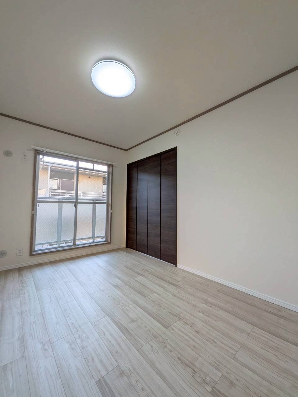 グラン・ドムール吹上の洋室