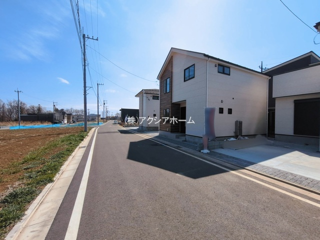 所沢市上安松・全8棟　新築一戸建　5号棟　の前面道路含む現地写真