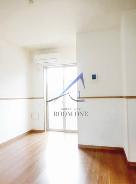 エスト野口町の居間・リビング|洋室のお部屋です。