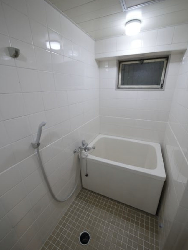 東和ビルの浴室