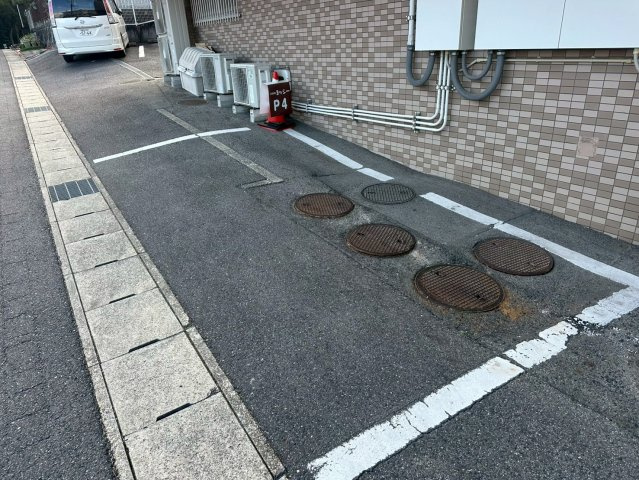 四郷町 貸店舗（メゾン・アマービレ）の駐車場