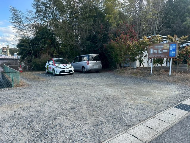 四郷町 貸店舗（メゾン・アマービレ）の駐車場
