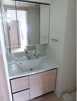 【独立洗面台】 | グローリオ新宿夏目坂 | 朝の支度にも助かる、独立の洗髪洗面化粧台